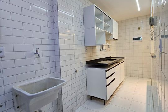 Cozinha e Área de Serviço de apartamento à venda com 2 quartos, 55m² em Itanhangá, Rio de Janeiro