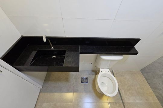 Banheiro de apartamento à venda com 2 quartos, 55m² em Itanhangá, Rio de Janeiro