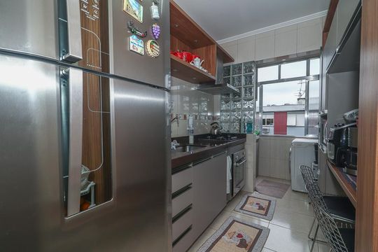 Cozinha de apartamento para alugar com 2 quartos, 58m² em Jardim São Pedro, Porto Alegre