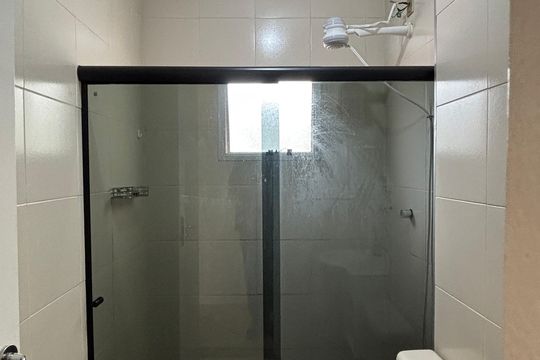 Banheiro de apartamento à venda com 2 quartos, 60m² em Jardim Ipanema, Santo André