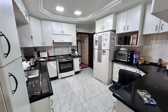 Cozinha de casa à venda com 3 quartos, 206m² em Jardim Santa Clara, Guarulhos