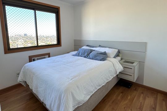 Suíte de apartamento à venda com 3 quartos, 80m² em Vila Jardim, Porto Alegre