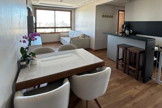 Sala de apartamento à venda com 3 quartos, 80m² em Vila Jardim, Porto Alegre
