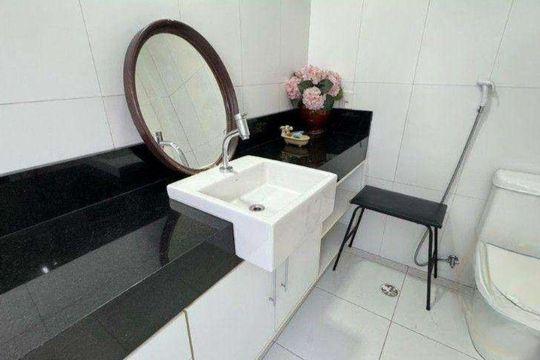 Banheiro de casa à venda com 3 quartos, 220m² em Vila Nova Conceição, São Paulo