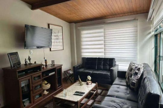 Casa à venda com 3 quartos, 300m² em Vila Romana, São Paulo