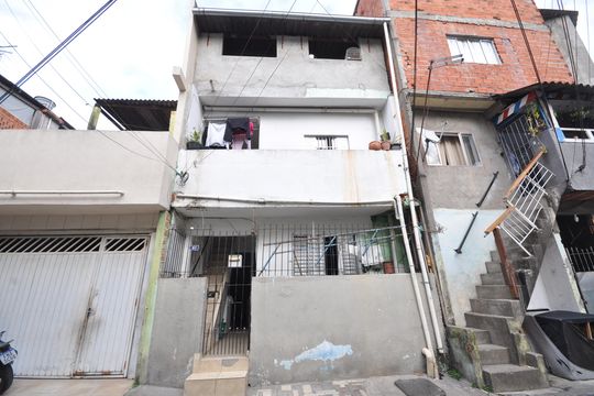 Fachada de casa à venda com 7 quartos, 100m² em Parque Novo Mundo, São Paulo