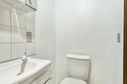 Banheiro de apartamento à venda com 2 quartos, 42m² em Canudos, Novo Hamburgo