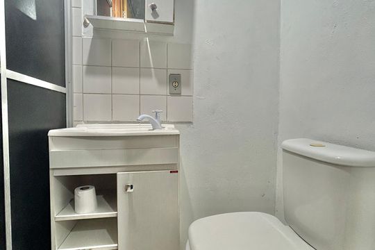 Banheiro de apartamento à venda com 2 quartos, 42m² em Canudos, Novo Hamburgo