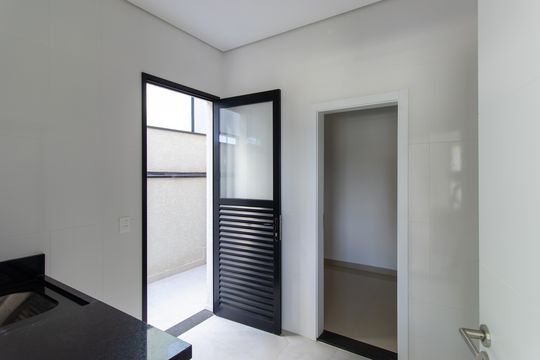 Área de Serviço de casa de condomínio para alugar com 4 quartos, 380m² em Granja Viana, Cotia