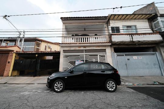 Fachada de casa à venda com 6 quartos, 262m² em Parque Boturussu, São Paulo