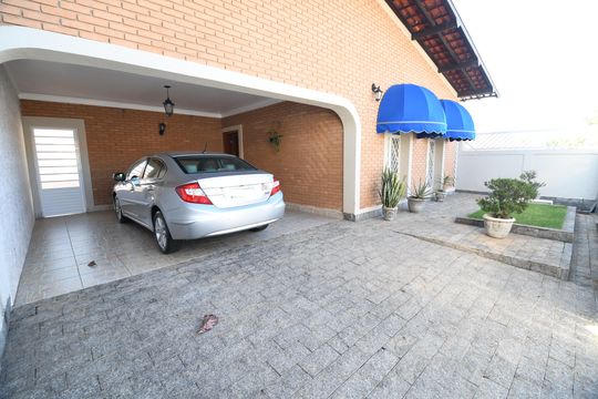 Garagem de casa à venda com 4 quartos, 207m² em Vila Nogueira, Campinas
