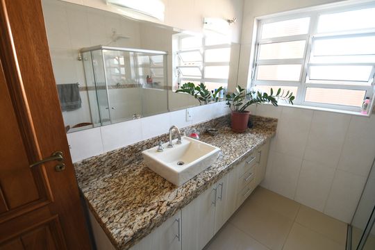 Banheiro 2 de casa à venda com 4 quartos, 207m² em Vila Nogueira, Campinas