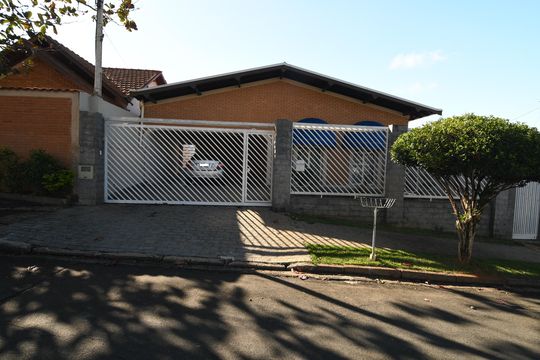 Fachada de casa à venda com 4 quartos, 207m² em Vila Nogueira, Campinas