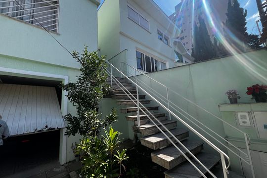 Garagem de casa à venda com 4 quartos, 200m² em Jardim Franca, São Paulo