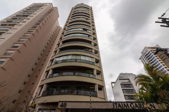 Fachada do Prédio de apartamento para alugar com 3 quartos, 210m² em Vila Olímpia, São Paulo
