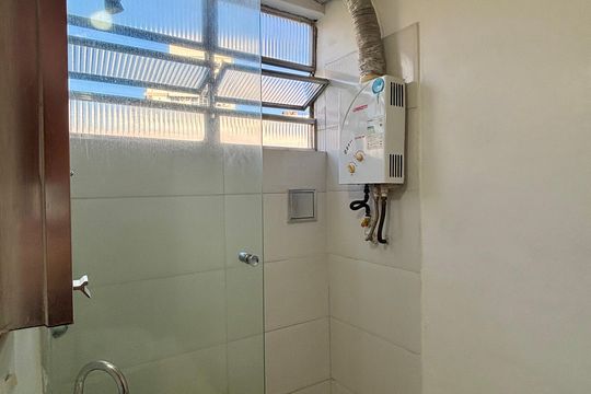 Banheiro da Suíte de apartamento para alugar com 1 quarto, 42m² em Leblon, Rio de Janeiro