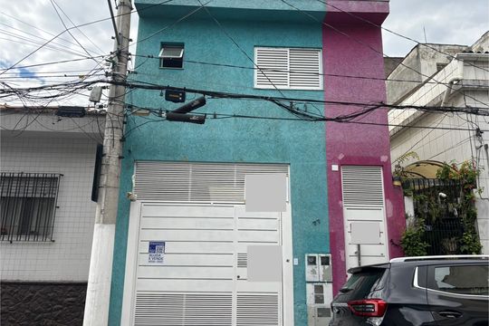 Fachada de casa à venda com 2 quartos, 110m² em Cambuci, São Paulo