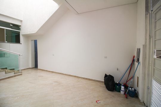 Garagem de casa à venda com 2 quartos, 110m² em Cambuci, São Paulo