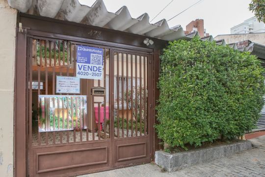 Fachada de casa à venda com 3 quartos, 120m² em Vila Ipojuca, São Paulo