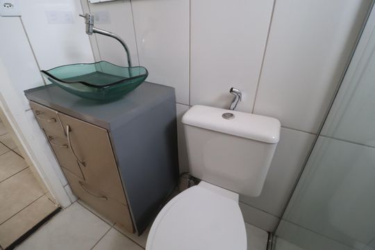 Banheiro Social de apartamento para alugar com 2 quartos, 45m² em Shopping Park, Uberlândia