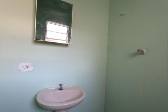 Banheiro de casa para alugar com 1 quarto, 50m² em Jardim Três Marias, São Paulo