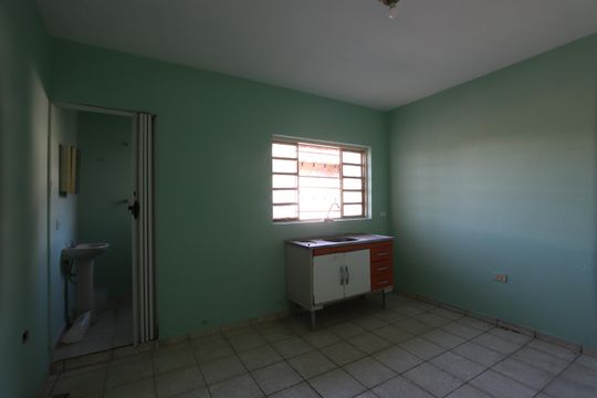Cozinha de casa para alugar com 1 quarto, 50m² em Jardim Três Marias, São Paulo