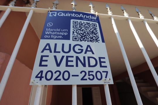 Placa de casa para alugar com 1 quarto, 50m² em Jardim Três Marias, São Paulo