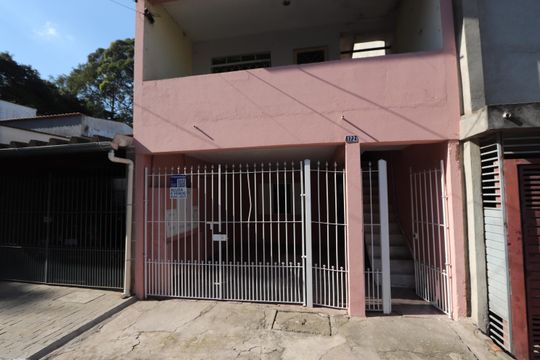 Fachada de casa para alugar com 1 quarto, 50m² em Jardim Três Marias, São Paulo
