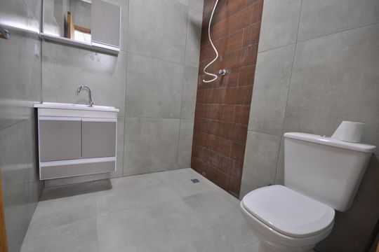 Banheiro de kitnet/studio para alugar com 1 quarto, 48m² em Vila Medeiros, São Paulo