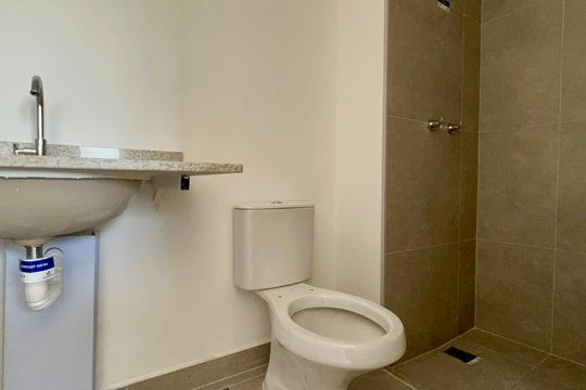 Banheiro da Suíte de apartamento à venda com 1 quarto, 26m² em Pinheiros, São Paulo