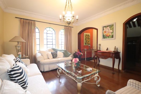 Casa à venda com 3 quartos, 232m² em Santa Maria, Santo André