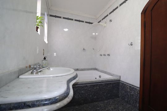 Suíte Banheiro de casa à venda com 3 quartos, 232m² em Santa Maria, Santo André