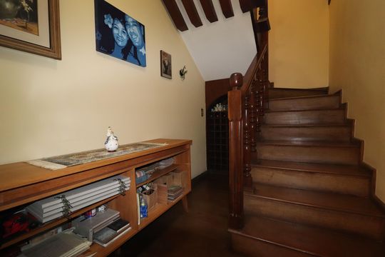 Escada de casa à venda com 3 quartos, 232m² em Santa Maria, Santo André