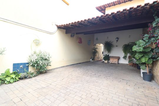 Garagem de casa à venda com 3 quartos, 232m² em Santa Maria, Santo André