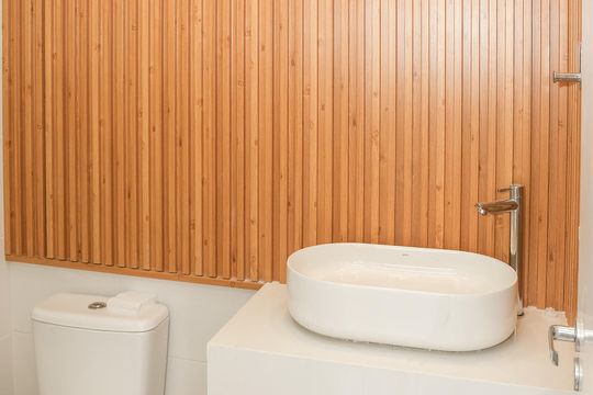 Banheiro  de kitnet/studio para alugar com 1 quarto, 25m² em Pompeia, São Paulo