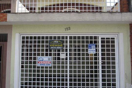 Fachada de casa à venda com 3 quartos, 175m² em Bela Vista, Osasco