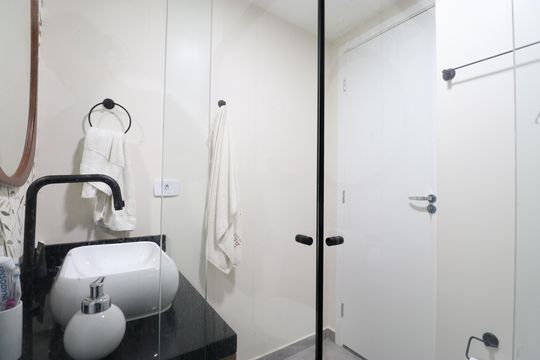 Banheiro de apartamento à venda com 1 quarto, 25m² em Pompeia, São Paulo