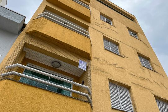 Fachada e plaquinha de apartamento à venda com 2 quartos, 69m² em Vila Mariza, São Bernardo do Campo
