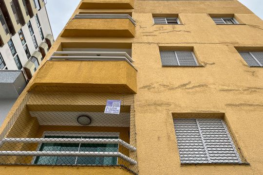 Fachada e plaquinha de apartamento à venda com 2 quartos, 69m² em Vila Mariza, São Bernardo do Campo