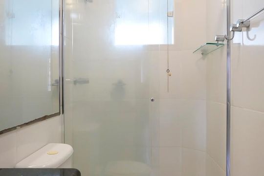 Banheiro da suíte de apartamento à venda com 2 quartos, 69m² em Vila Mariza, São Bernardo do Campo