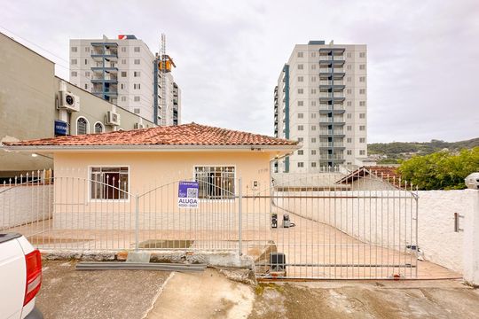 Fachada de apartamento para alugar com 3 quartos, 130m² em Ipiranga, São José