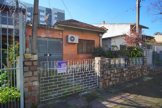 Fachada da Casa de casa à venda com 3 quartos, 120m² em São João, Porto Alegre