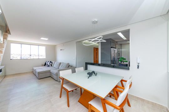 Apartamento à venda com 3 quartos, 180m² em Cabral, Contagem