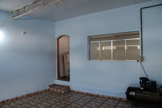 Garagem/ Porta acesso a Area de Serviço de casa à venda com 3 quartos, 157m² em Jardim Divinolandia, Guarulhos
