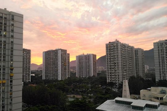 Sala - Vista de apartamento à venda com 2 quartos, 56m² em Barra da Tijuca, Rio de Janeiro
