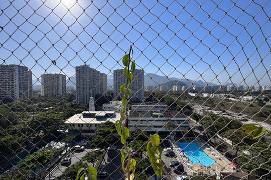 Sala - Vista de apartamento à venda com 2 quartos, 56m² em Barra da Tijuca, Rio de Janeiro