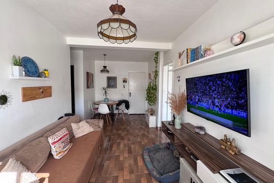 Sala de apartamento à venda com 2 quartos, 56m² em Barra da Tijuca, Rio de Janeiro