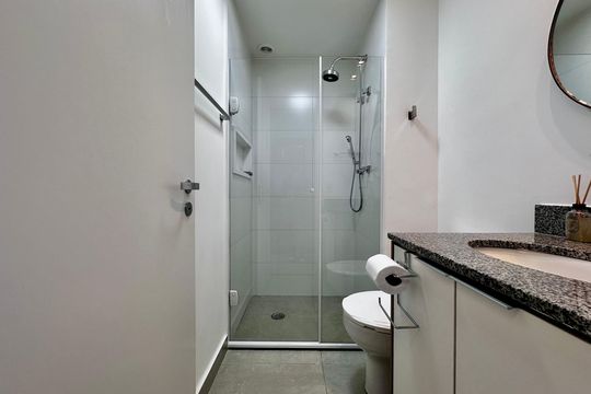 Banheiro de kitnet/studio à venda com 1 quarto, 25m² em Santo Amaro, São Paulo