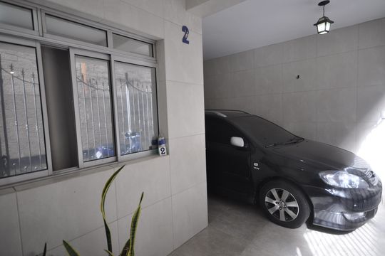 Garagem de casa à venda com 3 quartos, 400m² em Jardim Brasil (zona Norte), São Paulo