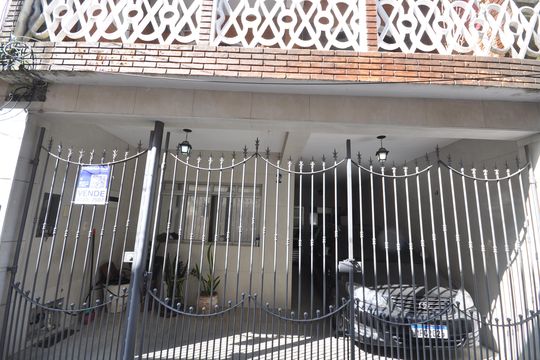 Fachada de casa à venda com 3 quartos, 400m² em Jardim Brasil (zona Norte), São Paulo